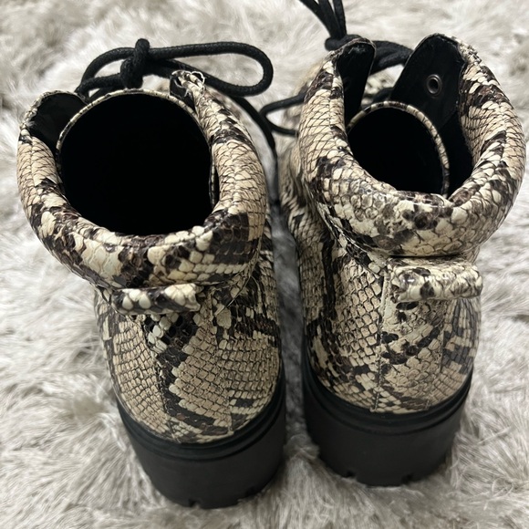 DL snakeskin ankle boot - Picture 4 of 6